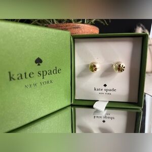 Kate Spade New York Pearl Gold Flower Stud Earrings NWT